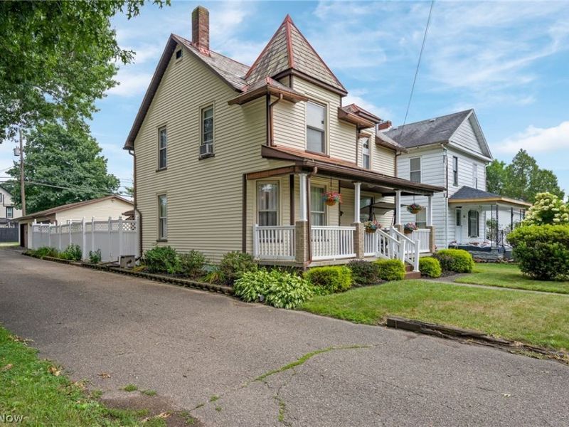 907 11th Street NW, New Philadelphia, OH 44663 Photo 2