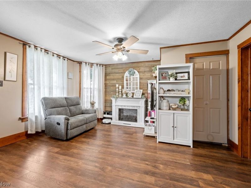 907 11th Street NW, New Philadelphia, OH 44663 Photo 5