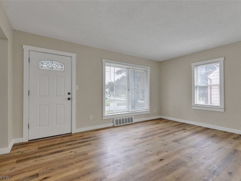 4358 Wyatt Road, Cleveland, OH 44128 Photo 4