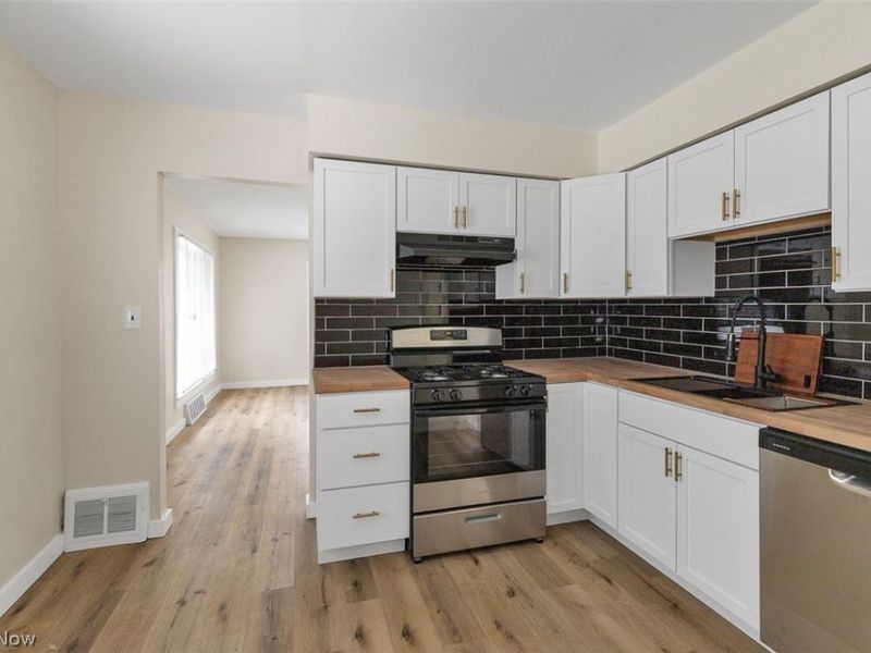 4358 Wyatt Road, Cleveland, OH 44128 Photo 8