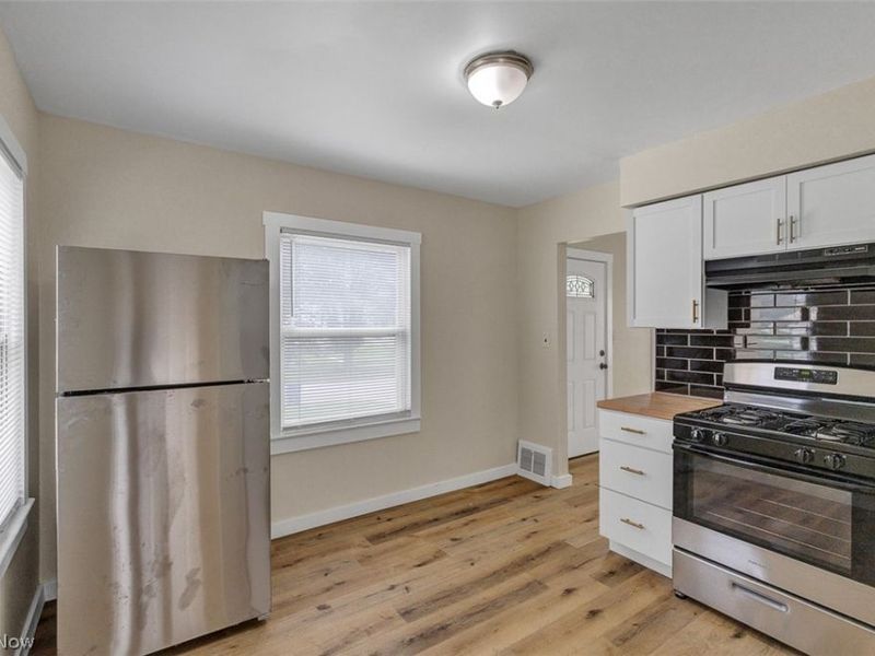 4358 Wyatt Road, Cleveland, OH 44128 Photo 9