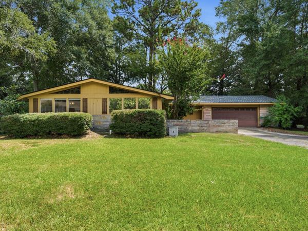 1206 Windsor Dr., Hattiesburg, MS 39402