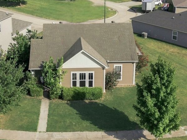 1140 S Oxbow Way, Fayetteville, AR 72704