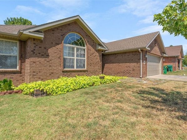 601 Carlson Street , Centerton, AR 72719