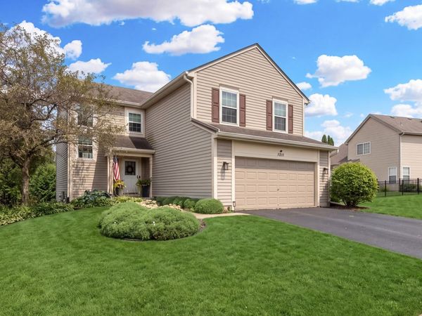 1211 N Lancaster Circle N, South Elgin, IL 60177