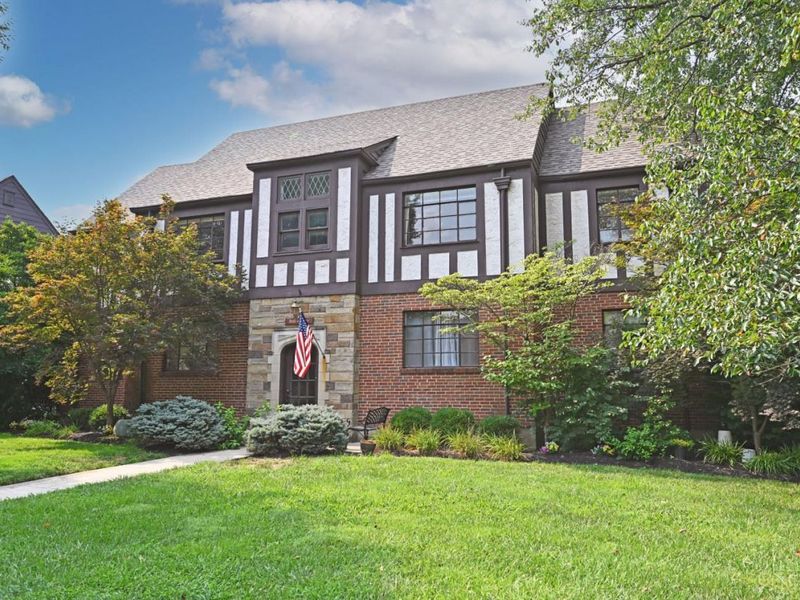 3731 E Center Street, Mariemont, OH 45227 Photo 2