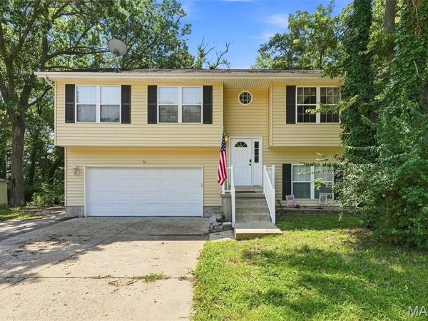 52 Lois Lane, Fenton, MO 63026