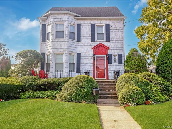 94 Fallwood Parkway , Farmingdale, NY 11735