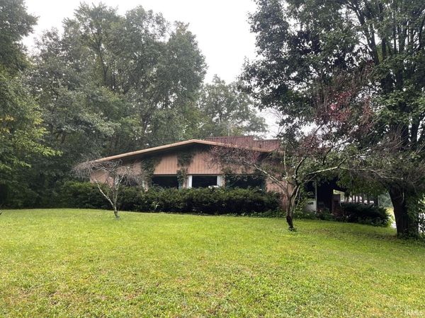 3160 St Rd 60 E, Mitchell, IN 47446