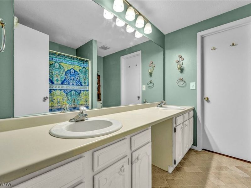 40 Landings Way, Avon Lake, OH 44012 Photo 13