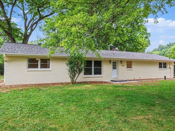 6627 S Jackson Road, Jackson, MI 49201