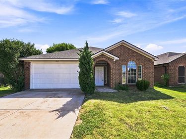 2833 Wakecrest Drive, Fort Worth, TX 76108