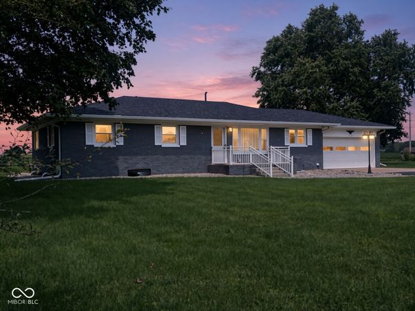 310 Murnan Lane , Fairland, IN 46126