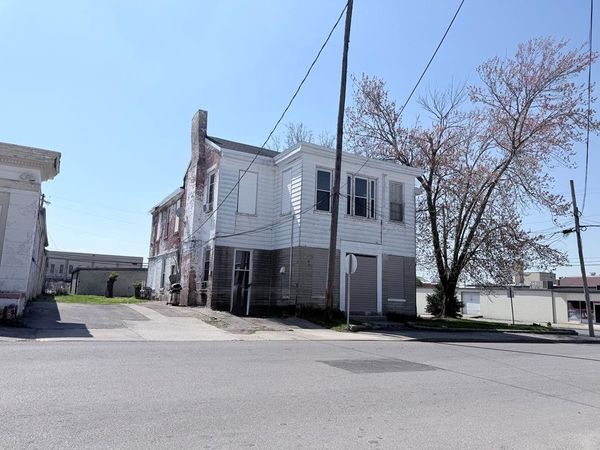 702 S Clay St, Hopkinsville, KY 42240