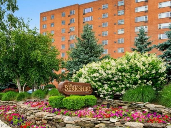 11820 Edgewater Drive , Unit 322, Lakewood, OH 44107