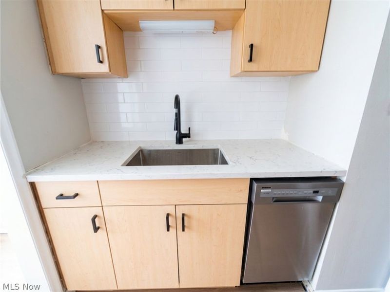 11820 Edgewater Drive, Unit 322, Lakewood, OH 44107 Photo 8