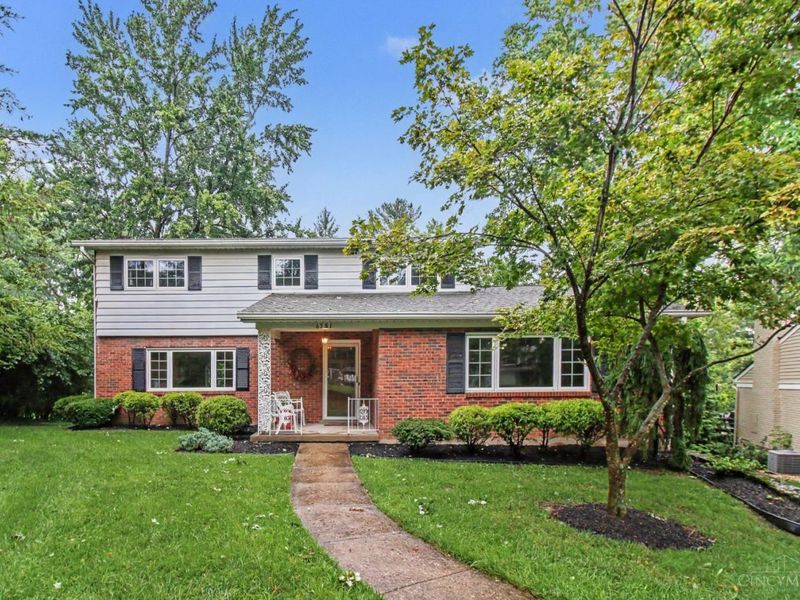 6581 Minnewaukan Drive, Madeira, OH 45243 Photo 1