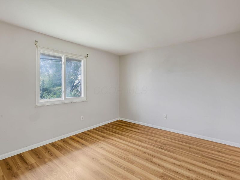 4651 Hilton Avenue, Columbus, OH 43228 Photo 12