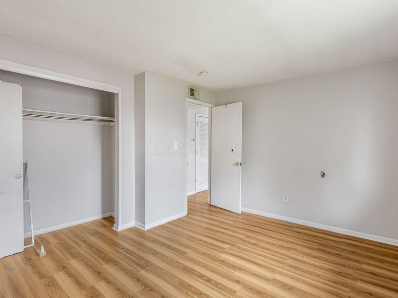 4651 Hilton Avenue, Columbus, OH 43228 Photo 13