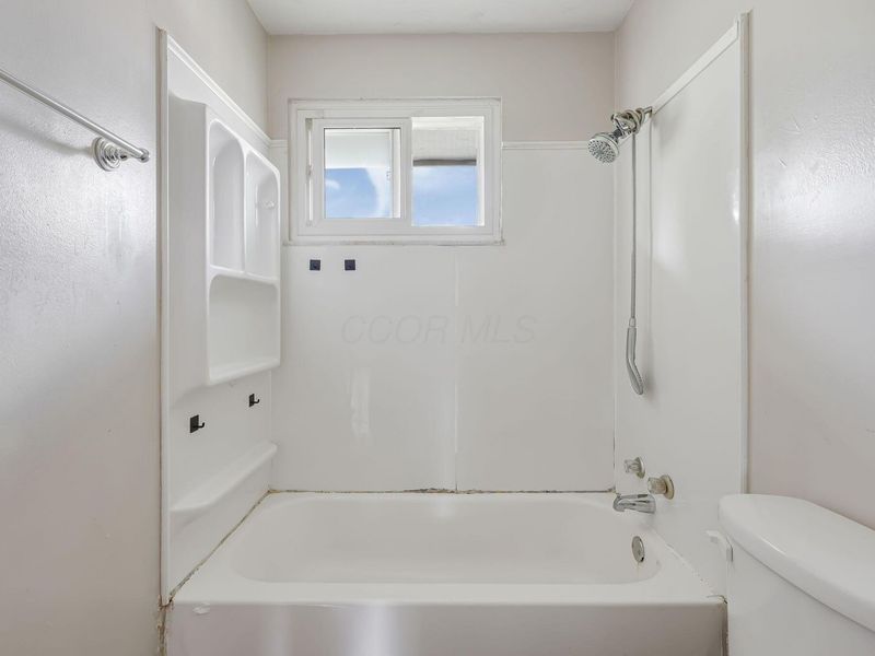4651 Hilton Avenue, Columbus, OH 43228 Photo 19