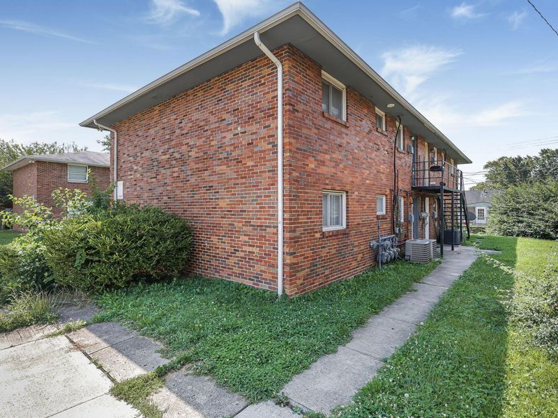 4651 Hilton Avenue, Columbus, OH 43228 Photo 22