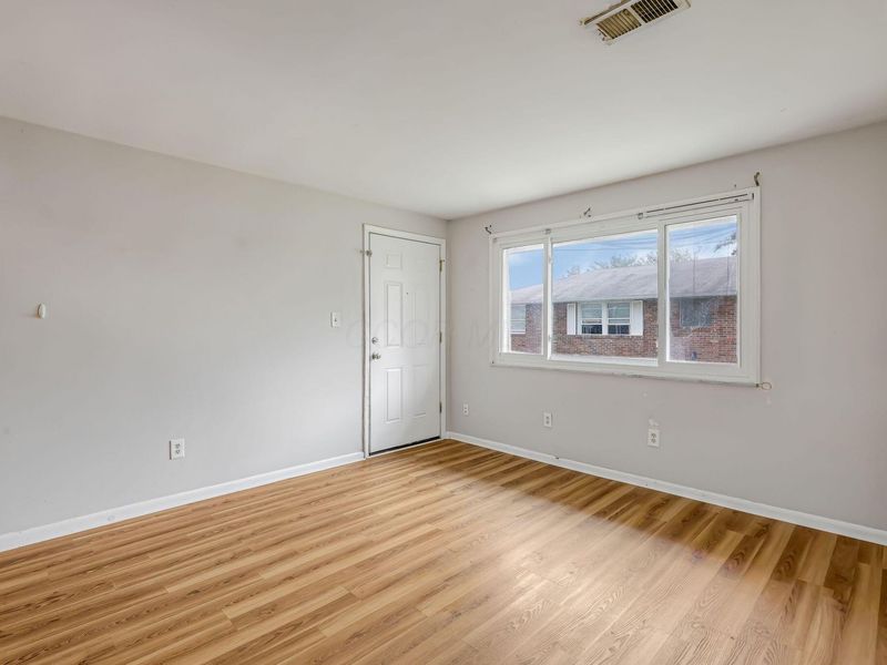 4651 Hilton Avenue, Columbus, OH 43228 Photo 5