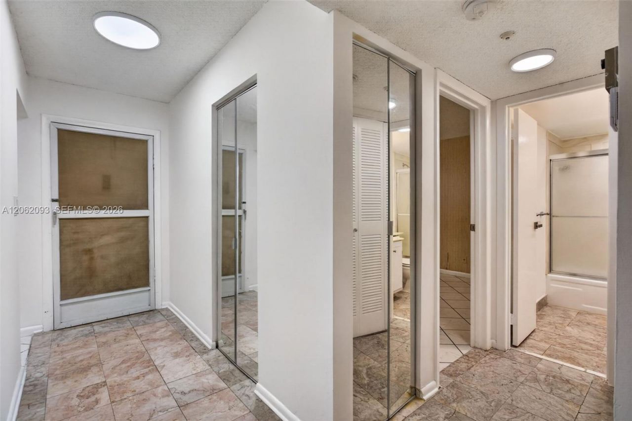 6080 NW 44th St , Unit 410, Lauderhill, FL 33319 Photo