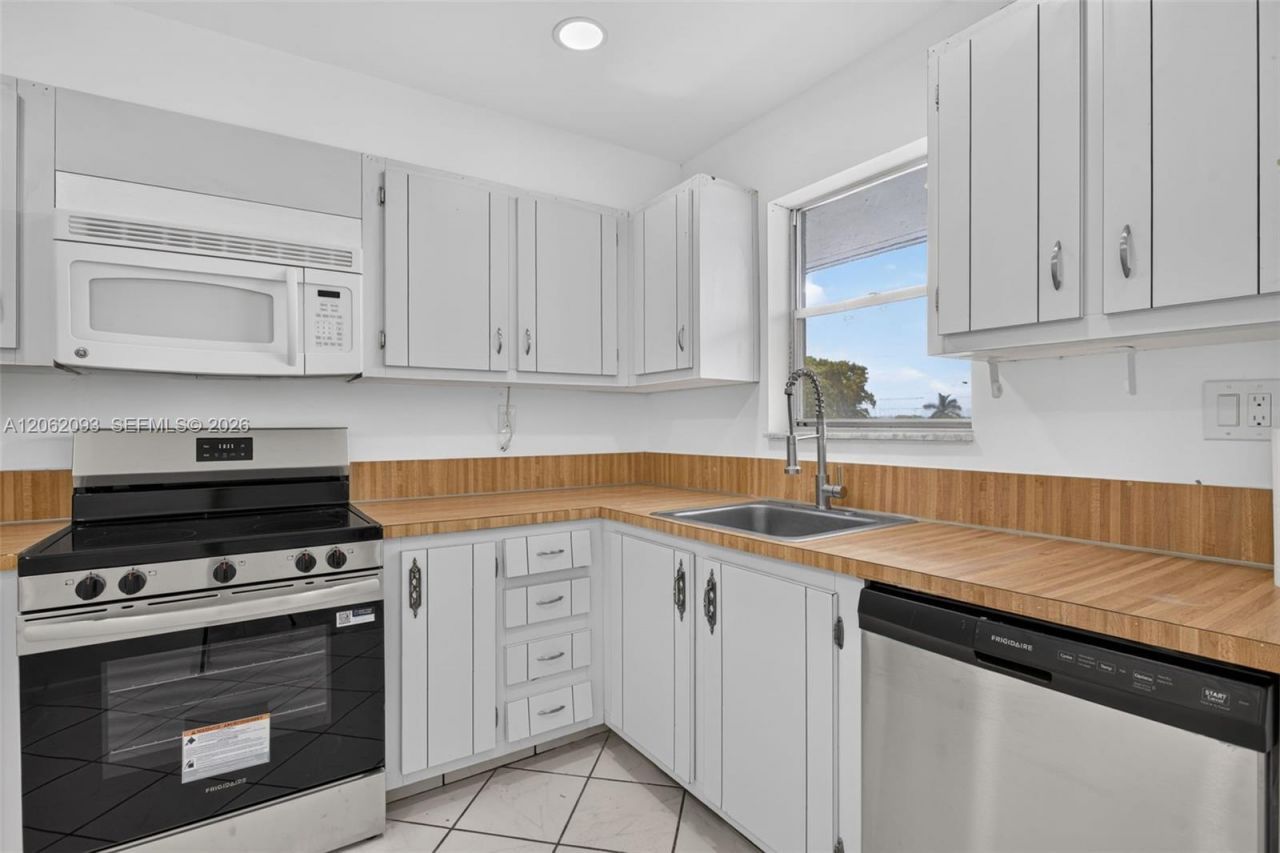 6080 NW 44th St , Unit 410, Lauderhill, FL 33319 Photo