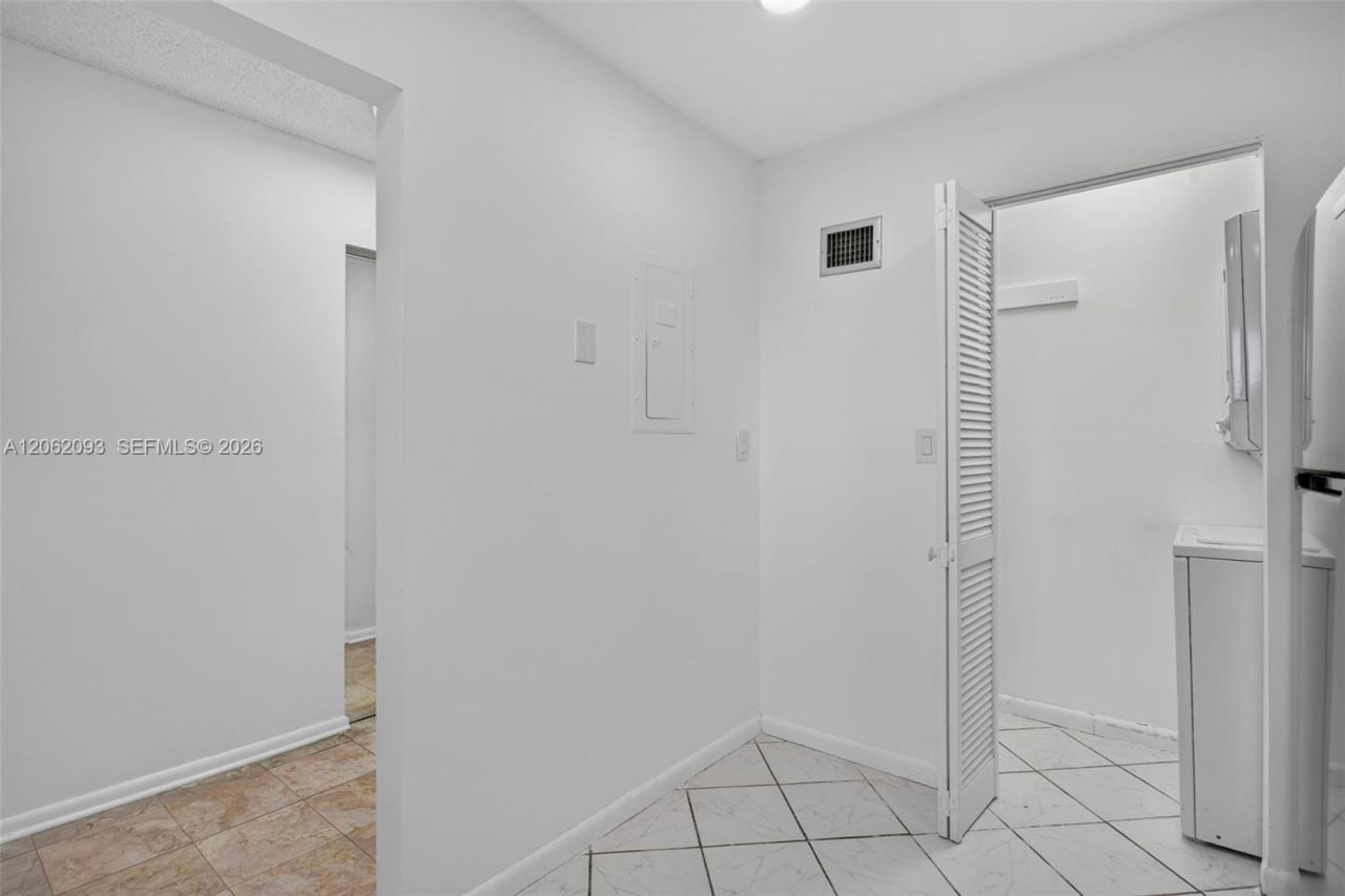 6080 NW 44th St , Unit 410, Lauderhill, FL 33319 Photo