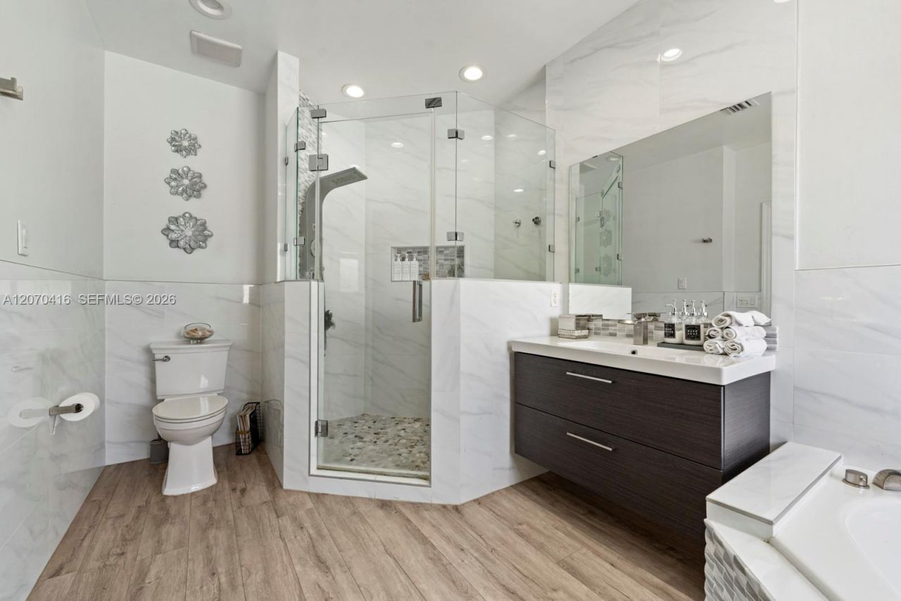 2006 NE 38th Rd , Homestead, FL 33033 Photo