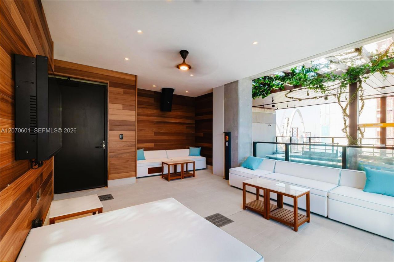 20 NE 11 St, Unit 2407, Miami, FL 33132 Photo
