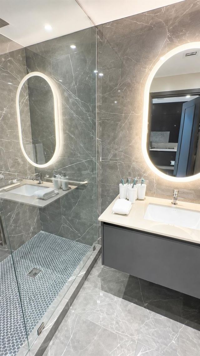 20 NE 11 St, Unit 2407, Miami, FL 33132 Photo
