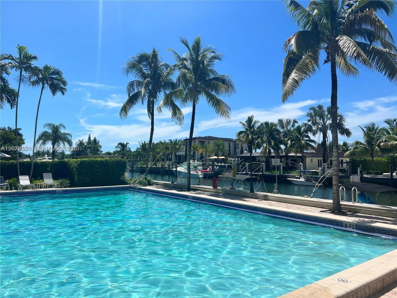 2350 NE 135th St , Unit 403, North Miami, FL 33181 Photo