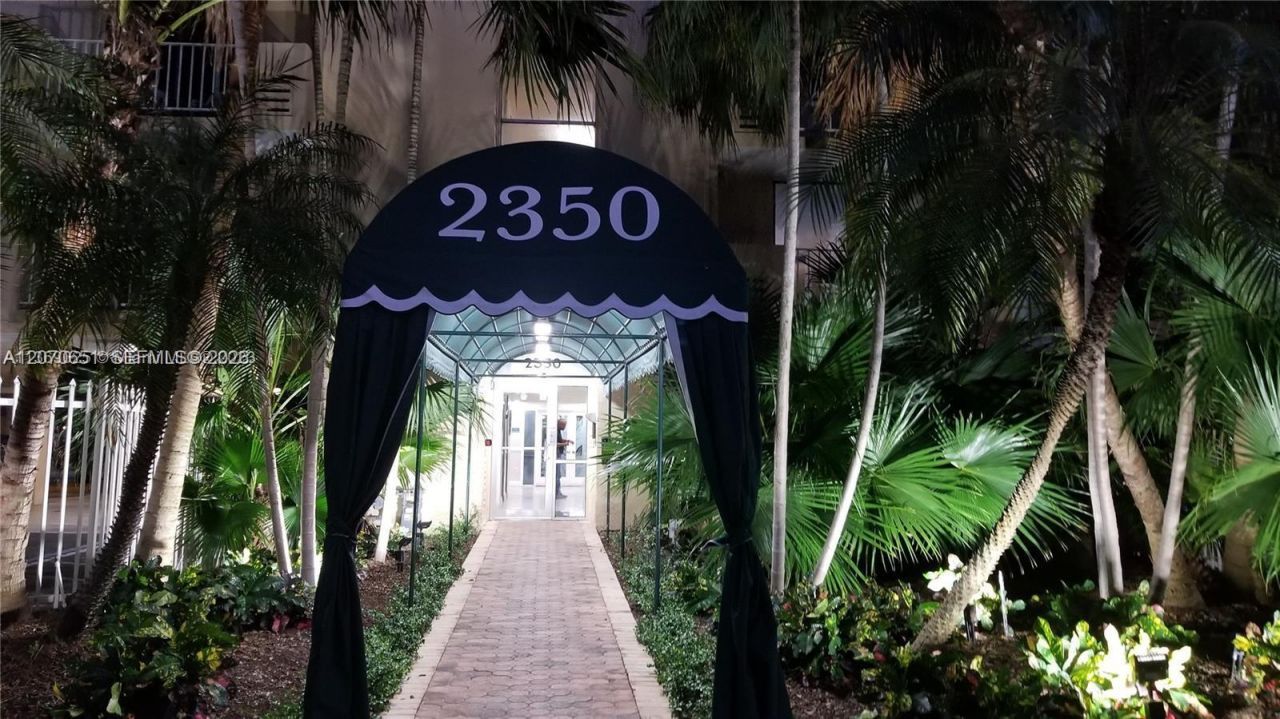 2350 NE 135th St , Unit 403, North Miami, FL 33181 Photo