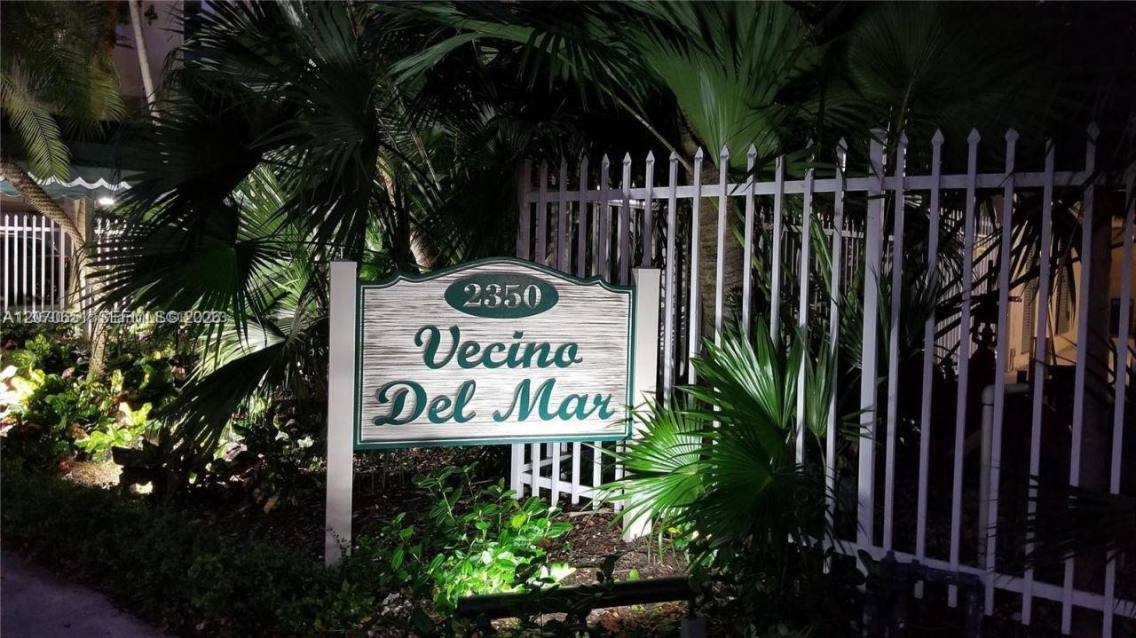 2350 NE 135th St , Unit 403, North Miami, FL 33181 Photo
