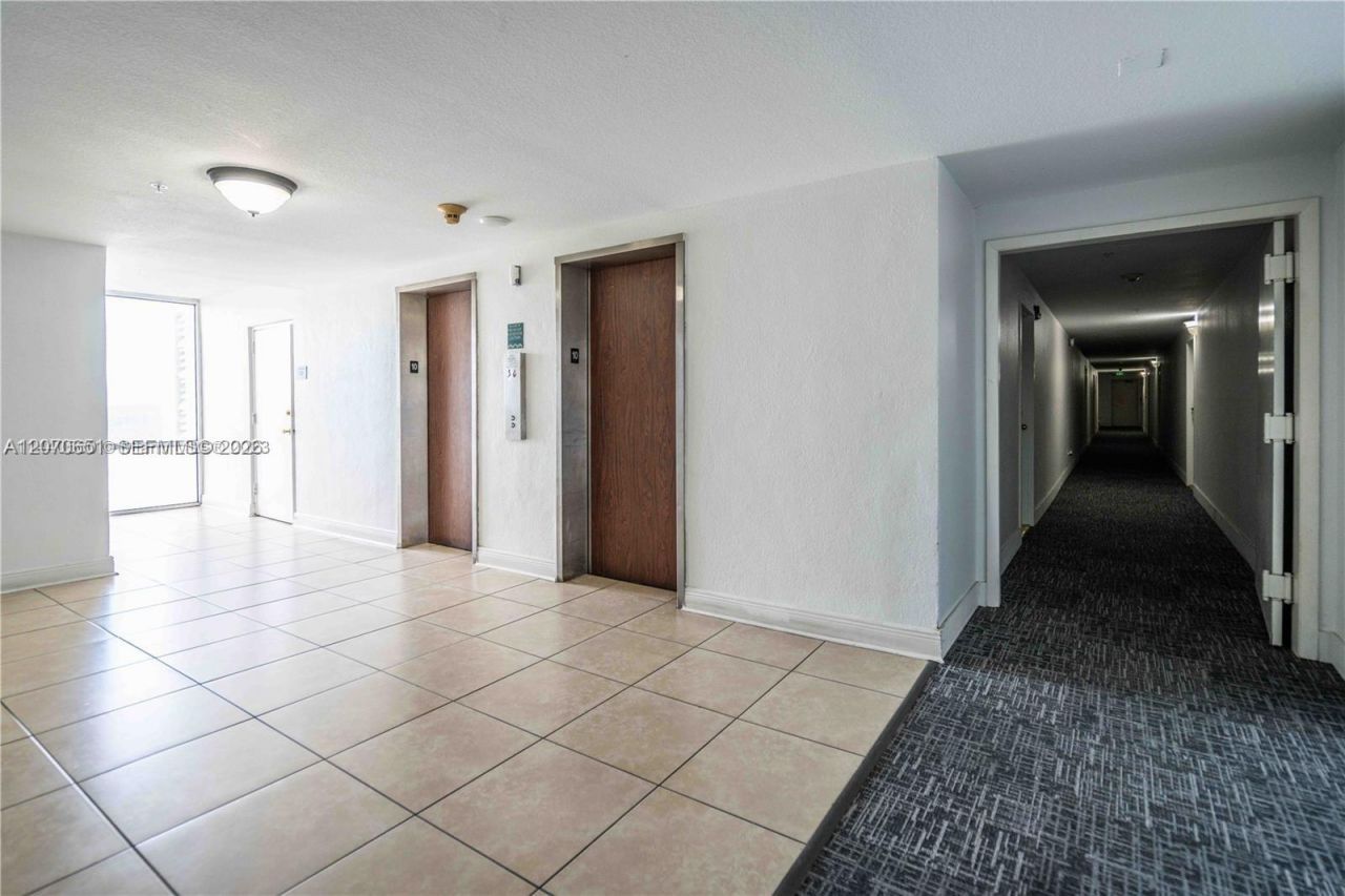 2350 NE 135th St , Unit 403, North Miami, FL 33181 Photo