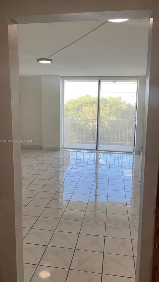 2350 NE 135th St , Unit 403, North Miami, FL 33181 Photo