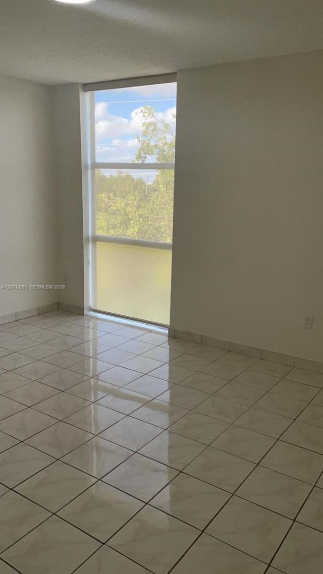 2350 NE 135th St , Unit 403, North Miami, FL 33181 Photo