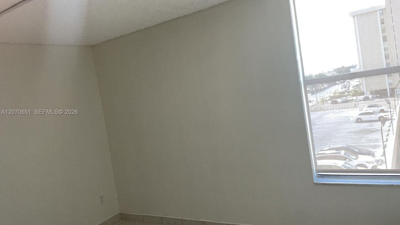 2350 NE 135th St , Unit 403, North Miami, FL 33181 Photo