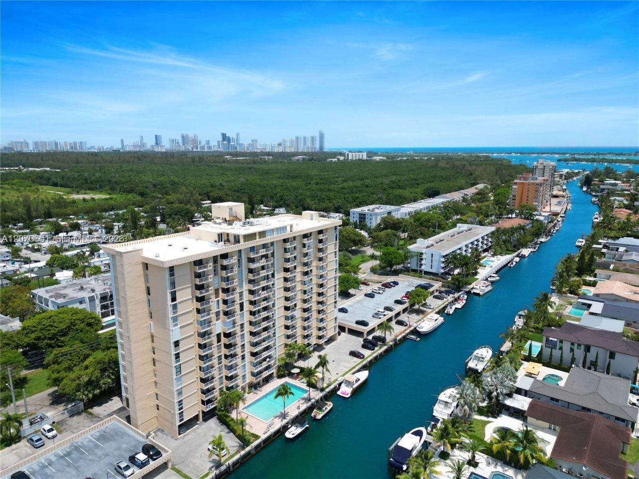 2350 NE 135th St , Unit 403, North Miami, FL 33181 Photo
