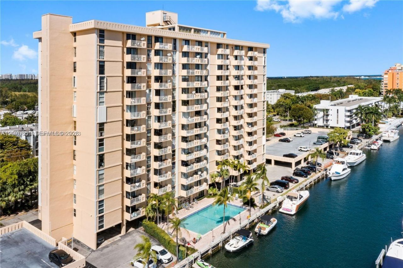 2350 NE 135th St , Unit 403, North Miami, FL 33181 Photo