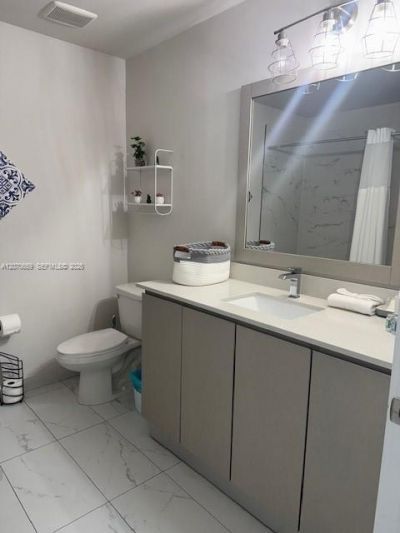 19380 NE 26 Ave , Unit 304, Miami, FL 33180 Photo