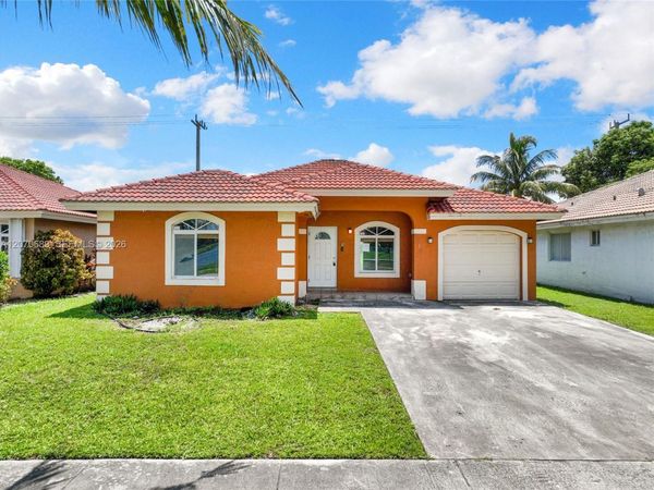 1714 NW 204th St , Miami Gardens, FL 33056