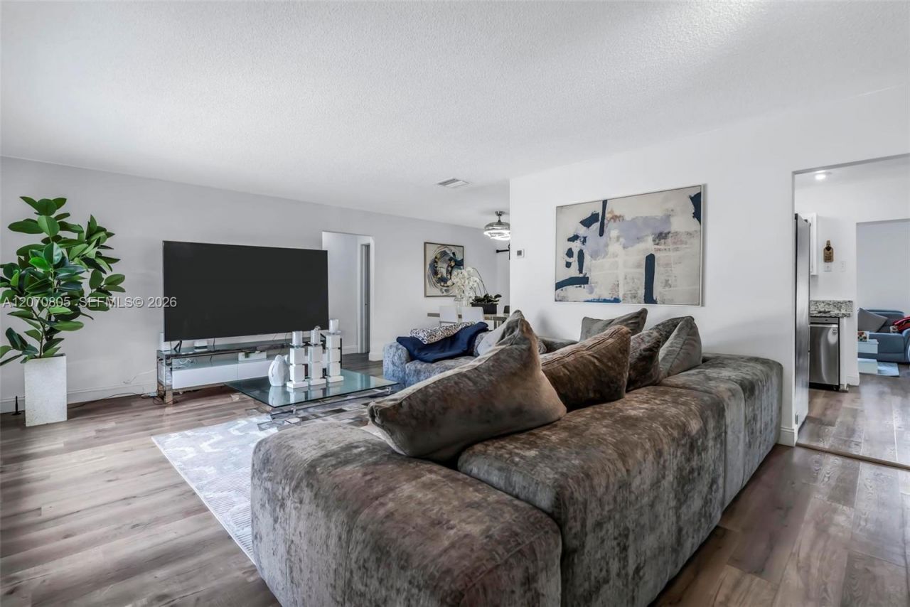 6810 NW 74th Pl , Tamarac, FL 33321 Photo