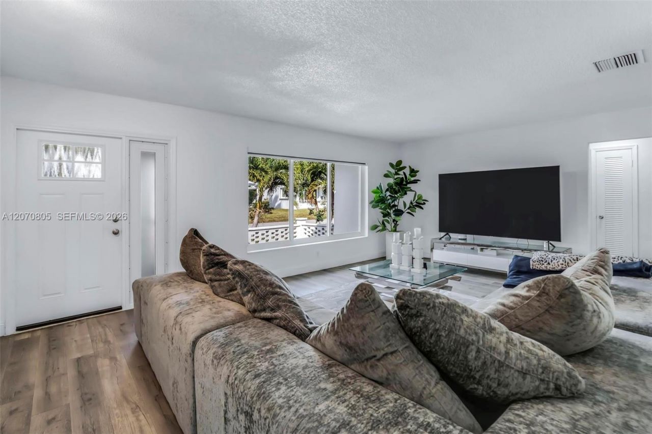 6810 NW 74th Pl , Tamarac, FL 33321 Photo