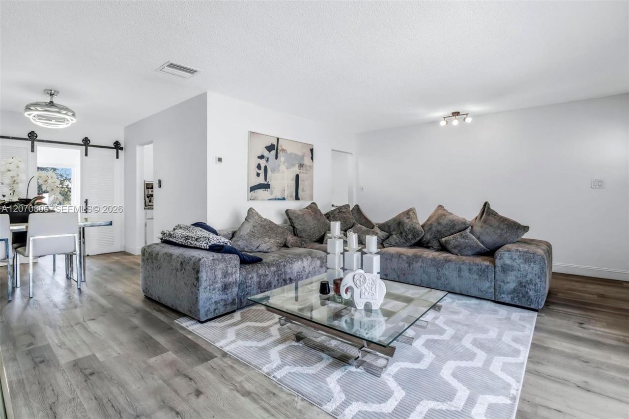 6810 NW 74th Pl , Tamarac, FL 33321 Photo