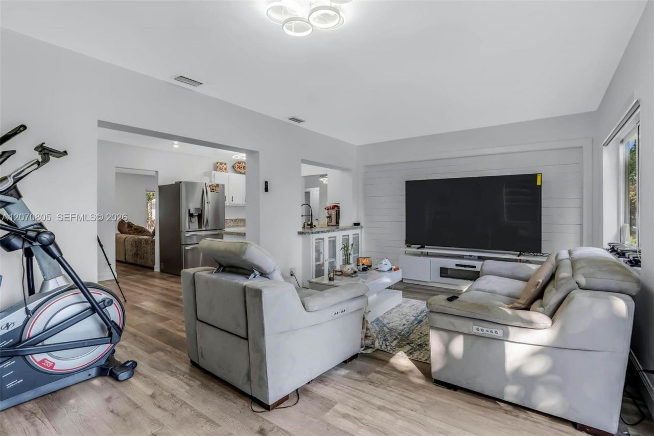 6810 NW 74th Pl , Tamarac, FL 33321 Photo