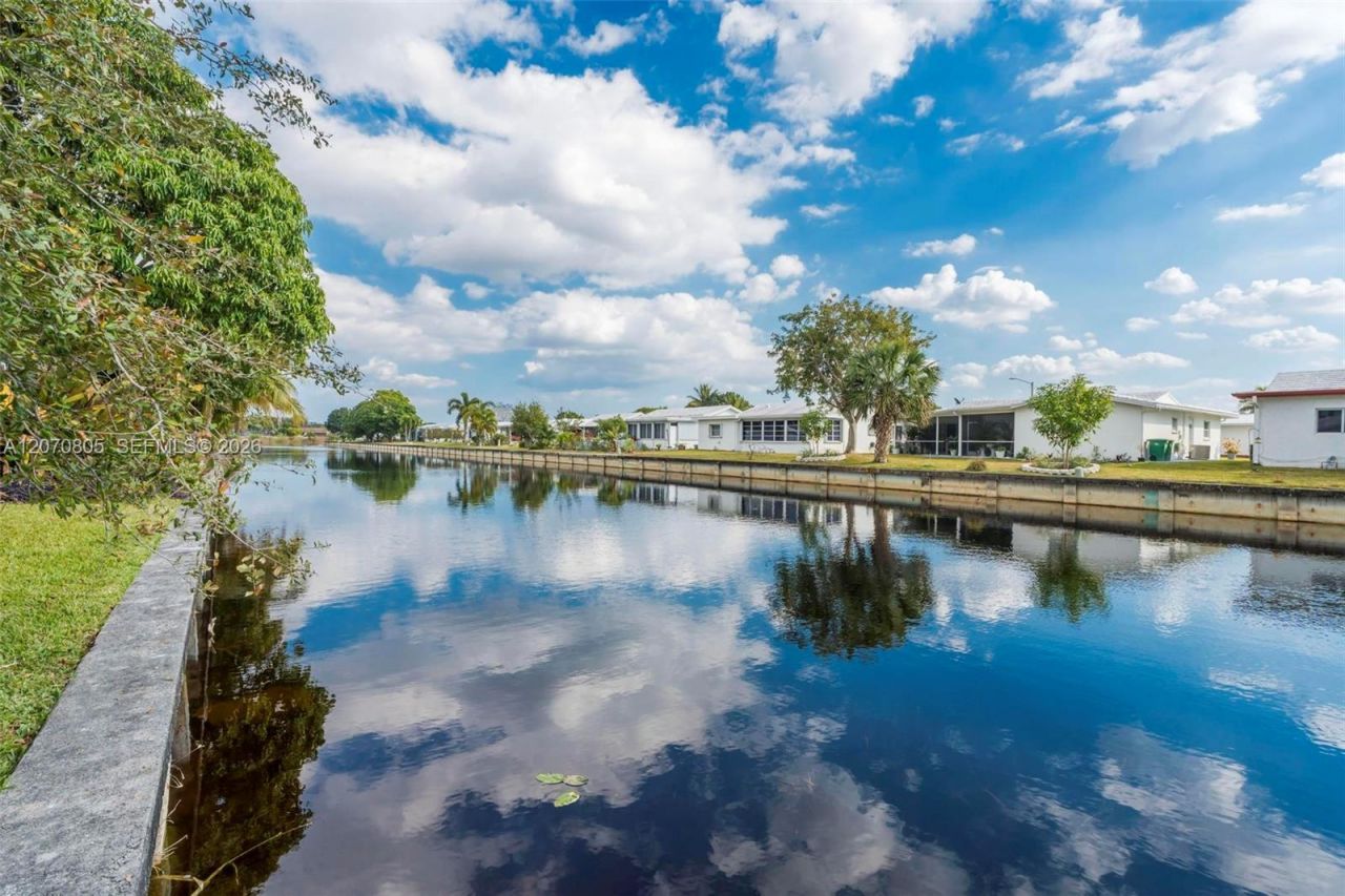 6810 NW 74th Pl , Tamarac, FL 33321 Photo