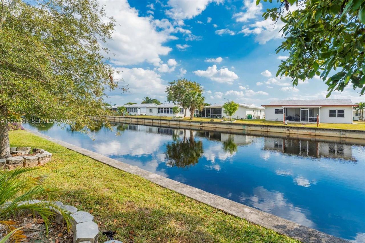 6810 NW 74th Pl , Tamarac, FL 33321 Photo