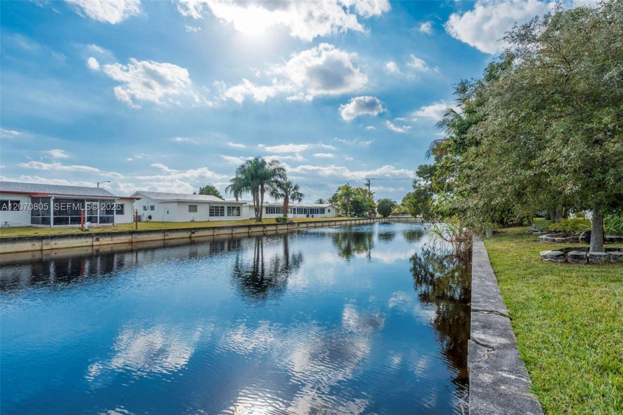 6810 NW 74th Pl , Tamarac, FL 33321 Photo